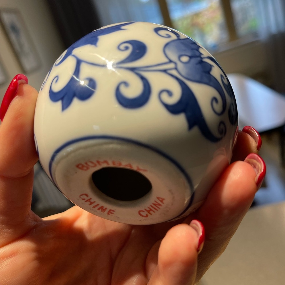 Blue and white ceramic tealight/votive candle holders - Picture 9 of 10